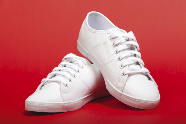 Често их носимо, али нису једноставне за одржавање: Ево како да очистите беле патике